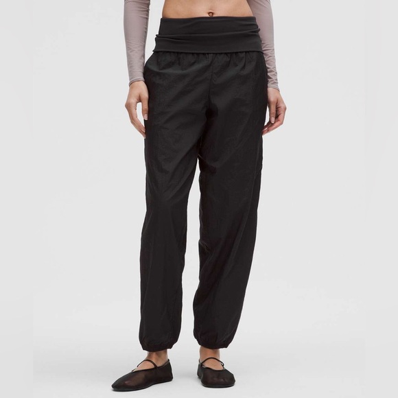 lululemon athletica Pants - Lululemon Athletica Lightweight Foldover-Waist Joggers in Black